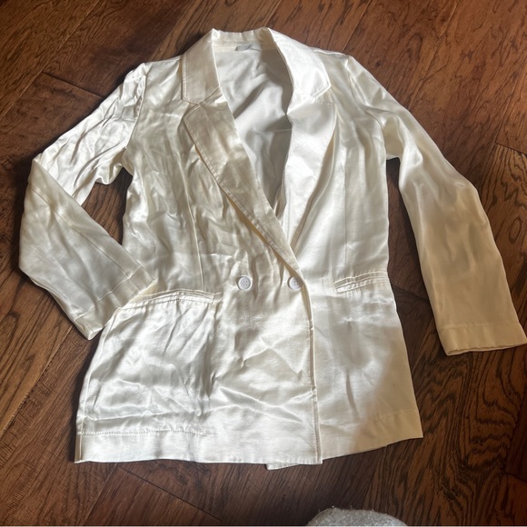 Q2 Satin Blazer - Picture 2 of 15
